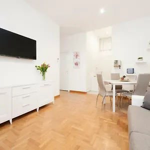  Apartment White Flat Labicana Italy