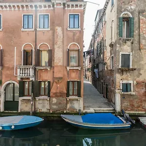  Apartment Little Canal Italy